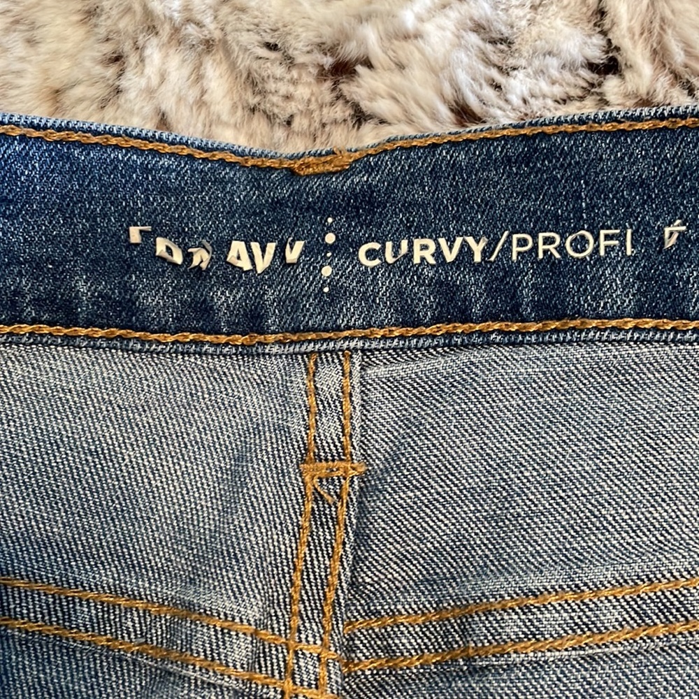 Old Navy Curvy/Profile denim shorts - Picture 3 of 7